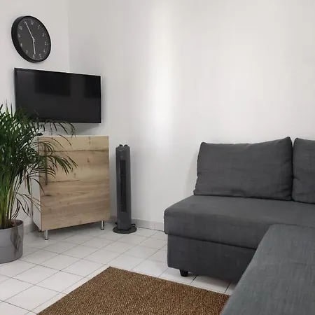 Apartment 30m In A With Pool Near Beach