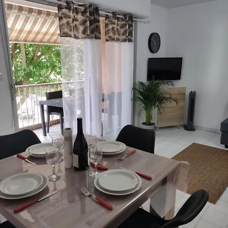 Apartment 30m In A With Pool Near Beach *
