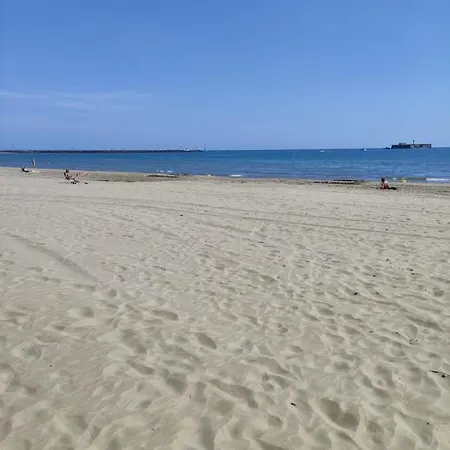 30m In A With Pool Near Beach Apartment *